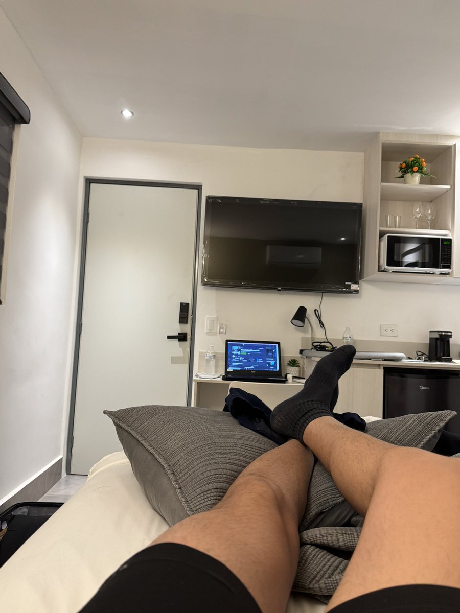 deivisj3's tweet photo. Paso más días en Airbnb que en mi propia casa 🤣 https://t.co/uESo9B3jki