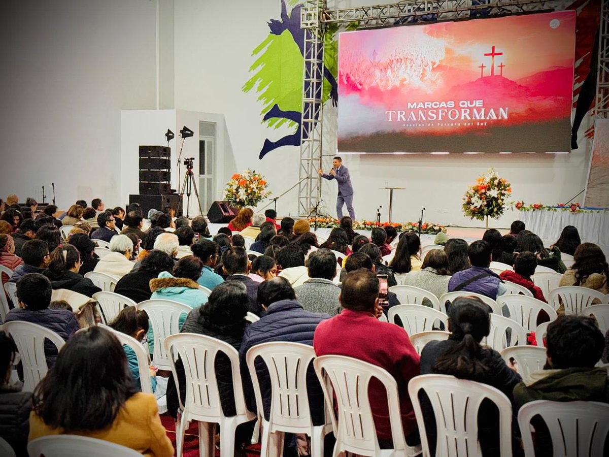 Pr_JaimePerez's tweet photo. Noche de bendición en la iglesia de Hunter, Arequipa - #APSur con el Pr. Joel Flores. https://t.co/KWS9PfLbEo