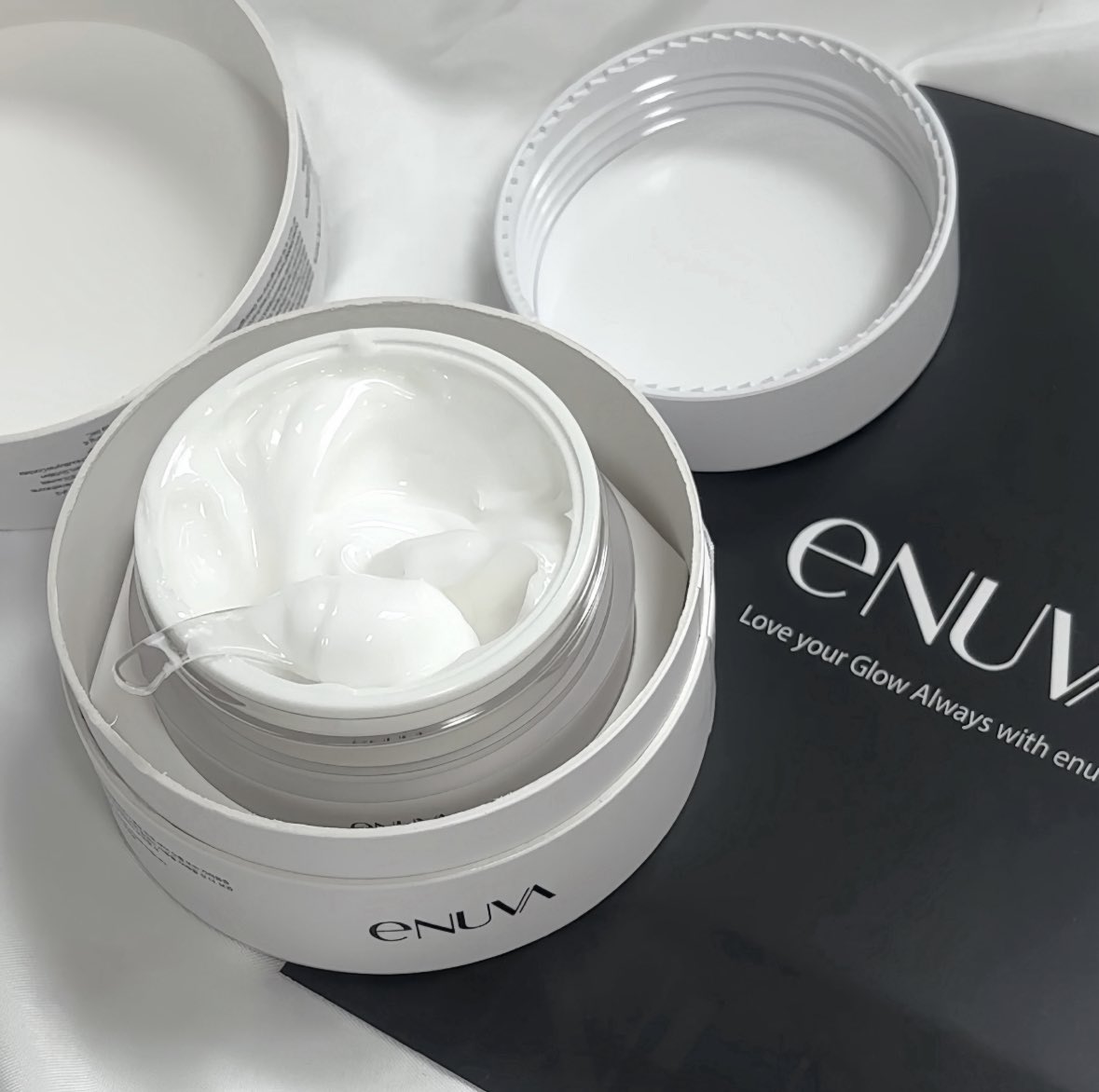 #제품제공  #RT이벤트 

해당 트윗을 #rt 해주신 분들 중 한 분께
이뉴바 카멜리아 베리어 크림을 보내드립니다♡ 

속보습에 피부진정 그리고 산뜻한 마무리까지! 
완전 요즘같은 날씨에 찰떡아니냐구..

또 아무거나 못 쓰는 민감성 주목!
자극없는 제품 찾고있다구요?

이겁니다.

타래로 이어서⤵️