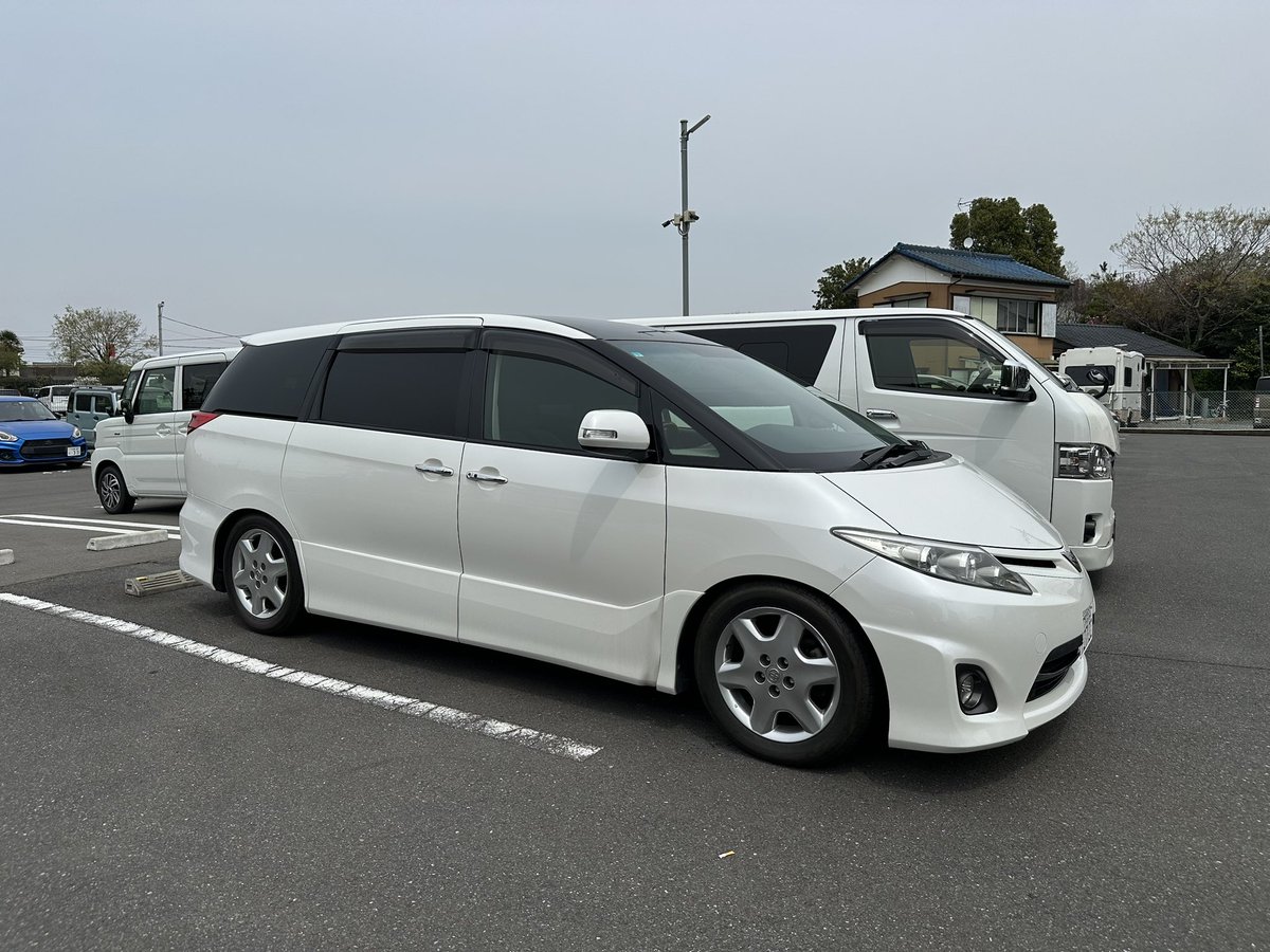 ucf31_6194's tweet photo. ゆる募

50エスティマ  中期　パール　7人乗り
距離128000km 乗ってるので多少伸びます。
車検来年1月
エンジン対策済みではないですがオイル食いは特になし。
HKS車高調 ホイールは純正に戻します。
サンルーフ付き
タイロッド新品交換済み。
外装は磨いてコーティング済みなんで綺麗
55万　分割不可 https://t.co/2BnKKcJAFL