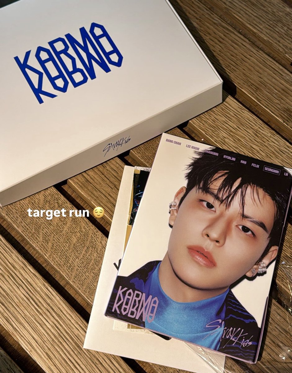 seungsjin's tweet photo. i had to ask a worker for the accordion version from the back but he only brought out one album and I was halfway in asking if there were multiple covers until i saw the singular album was exactly seungmin HAHA shoutout target worker for grabbing the right member for me🥹😌 https://t.co/Ui9l7T6AIb