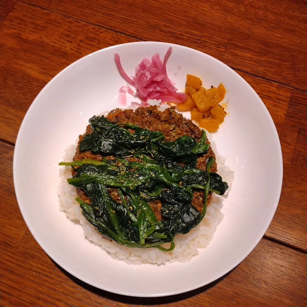 おはようございます！
ドライカレー☆Sサイズ550円〜
本日のスープコンソメレモンスープになります
お気軽によろしくお願いいたします！