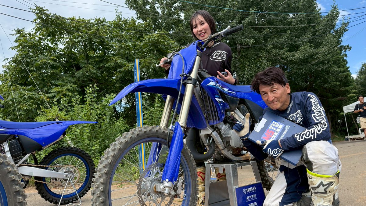 withme_maruyama's tweet image. チャレンジ女子アナまーさの挑戦は続く。
ヒマラヤ5800m走破直後ですが、まだ走り足りないと仙台はSUGOのモトクロスコースでYZシリーズに。
今回もまーさはフロントから撃沈と痛い目にあいましたが、確実にライディングテクニックを習得し始めてます。…