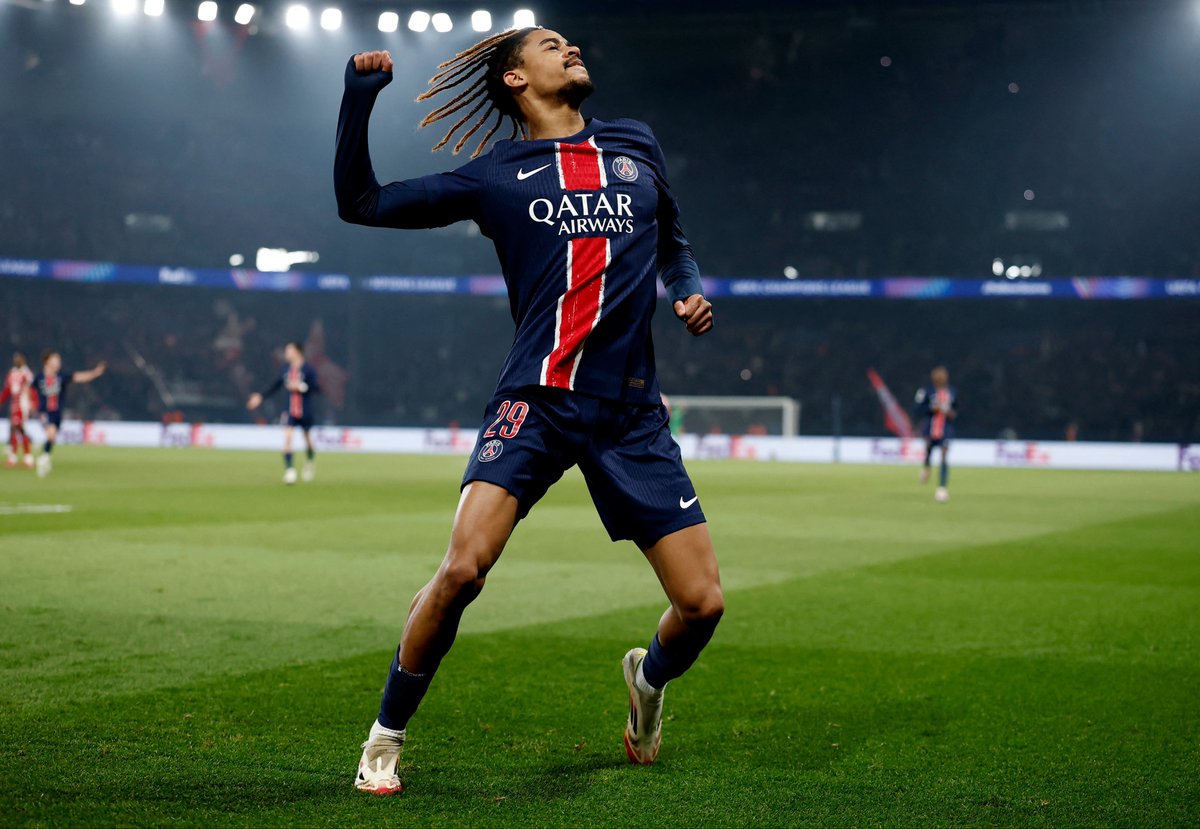KickDNA's tweet photo. PSG 1-0 Angers – Ligue 1: Triunfo con lo justo del PSG en el Parc des Princes. Ousmane Dembélé falló un penal regalándole un balón a la tribuna, pero Fabián Ruiz rescató al campeón de Europa con un derechazo al inicio del segundo tiempo . La tradición se mantiene intacta… https://t.co/PQTedzVy9V