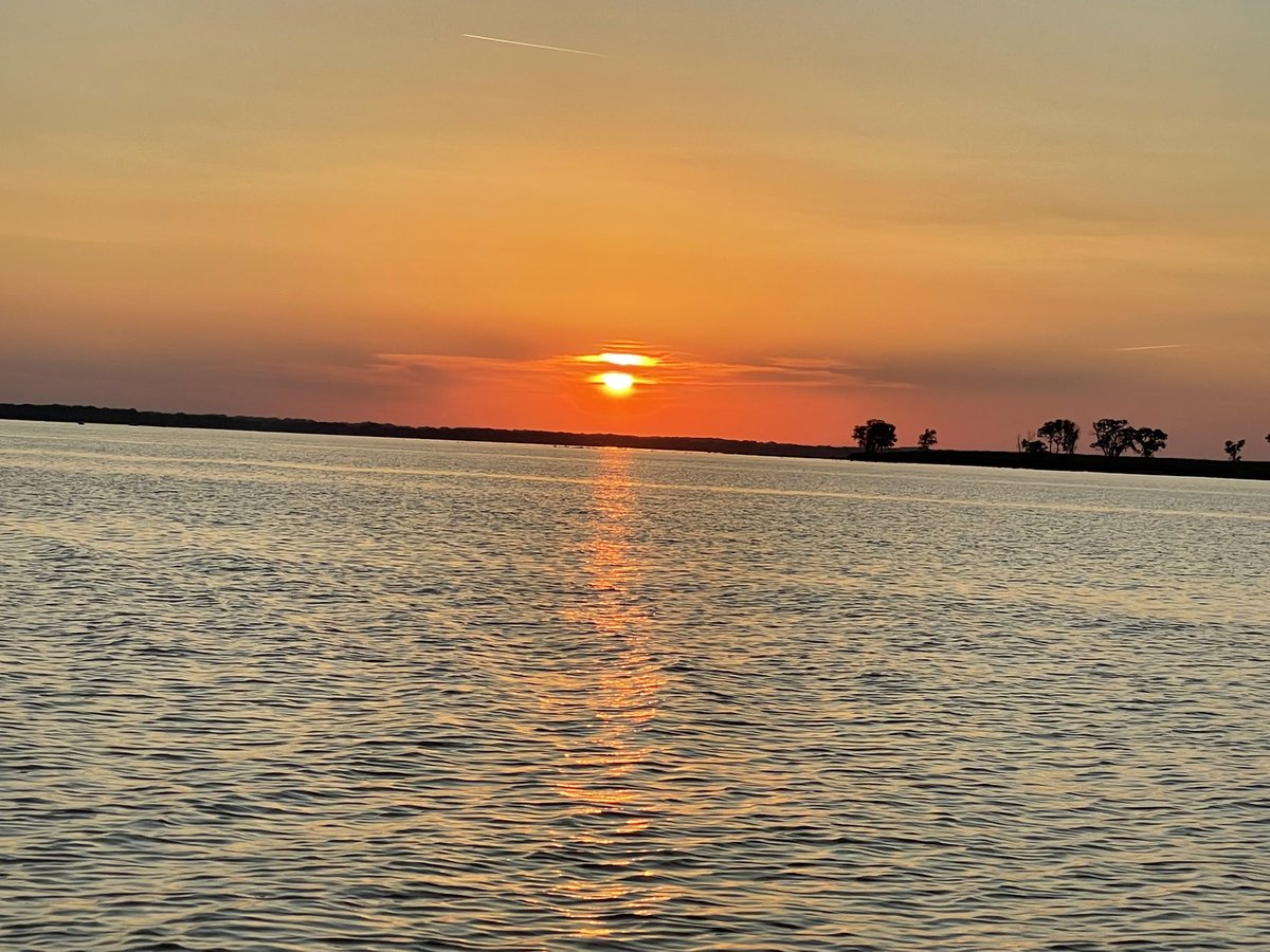 Beautiful sunset on Cheney Lake!!
#sunset #cheneylake #boating