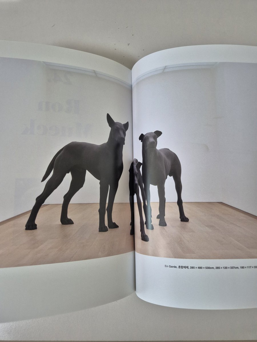 Poison_Tree's tweet image. 런던에서 귀국하면서 따끈따끈한 책을 출간합니다. 최소 몸값 100만 달러의 미술 시장의 지배자들 이야기입니다. 극적인 인생역전과 시장의 광기와 흥분이 모두 녹아있는 드라마를 &amp;lt;탐나는 현대미술&amp;gt;에서 만나보시길. 다른 책에선 절대 못보는 도판이 가득합니다. 🐱