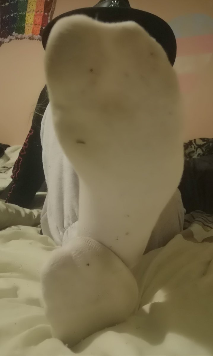 MommyLenore's tweet photo. A lovely closeup of my sweaty stinky socked soles, give in and bury your face in my feet~ 💋 https://t.co/QuBpJcXJ6I