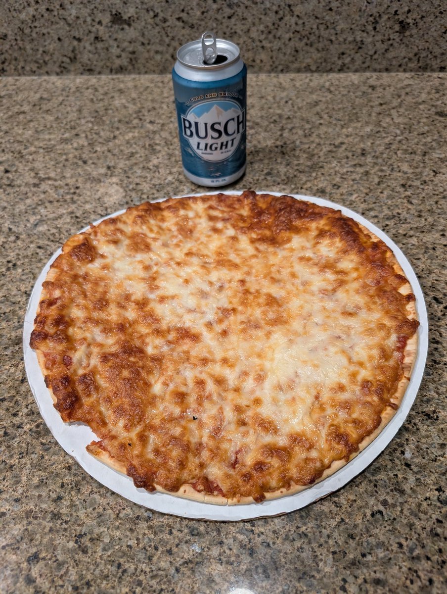 Another perfectly cooked Lotzza Motzza. 🤌🏻