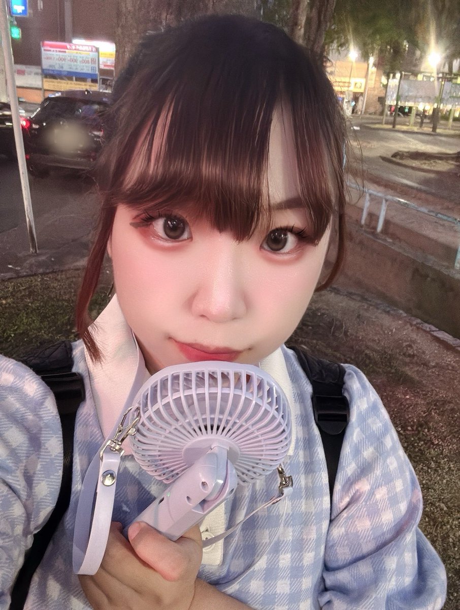 おはようございます☀️

全身水色コーデの日のお写真📸
メンバーカラー水色と白でどっちにするか迷ったんです実は！

本日はレッスンですがんばります❤️‍🔥