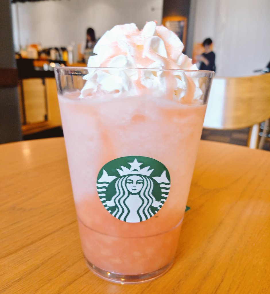 kuroume_obitsu's tweet image. スタバの桃フラぺ✨やっと飲みに来れた～(*^^*)んまい