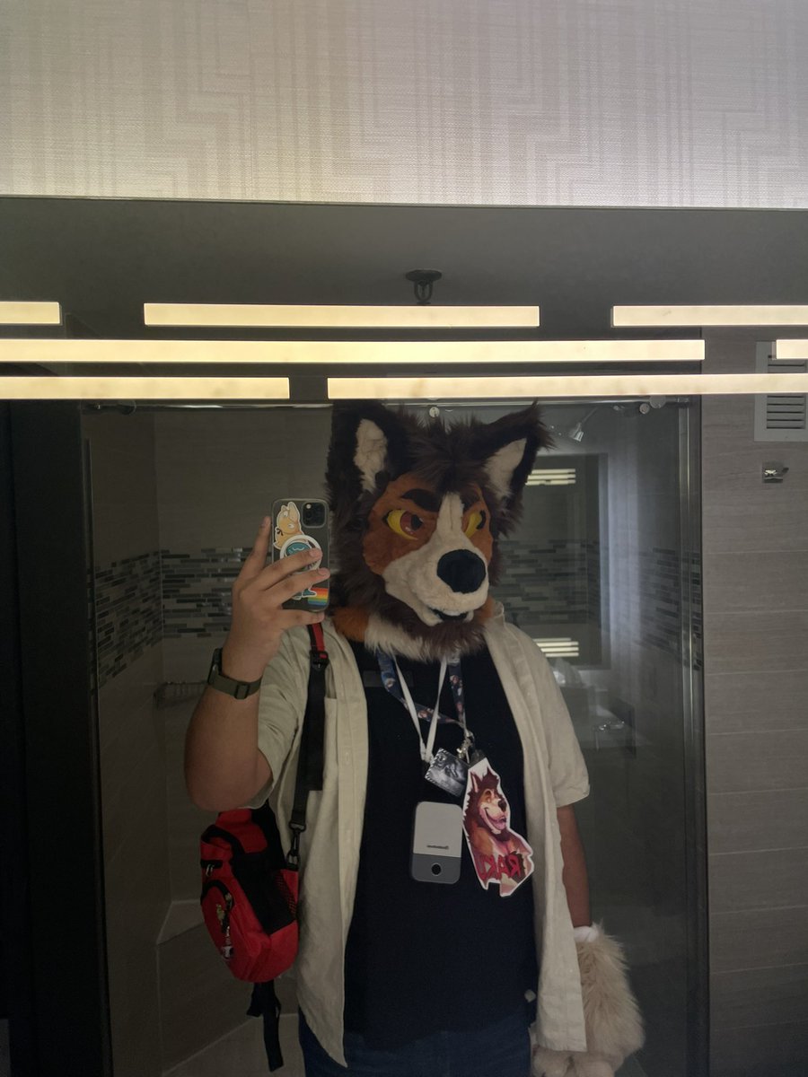 Forgor that was it fursuit friday but here’s some pics from TFS last week for today. #FursuitFriday 

🧵: <a href="/Heartbound_Howl/">HeartBound Howl (coms open)</a> (Go support my friend, he’s awesome 💚)