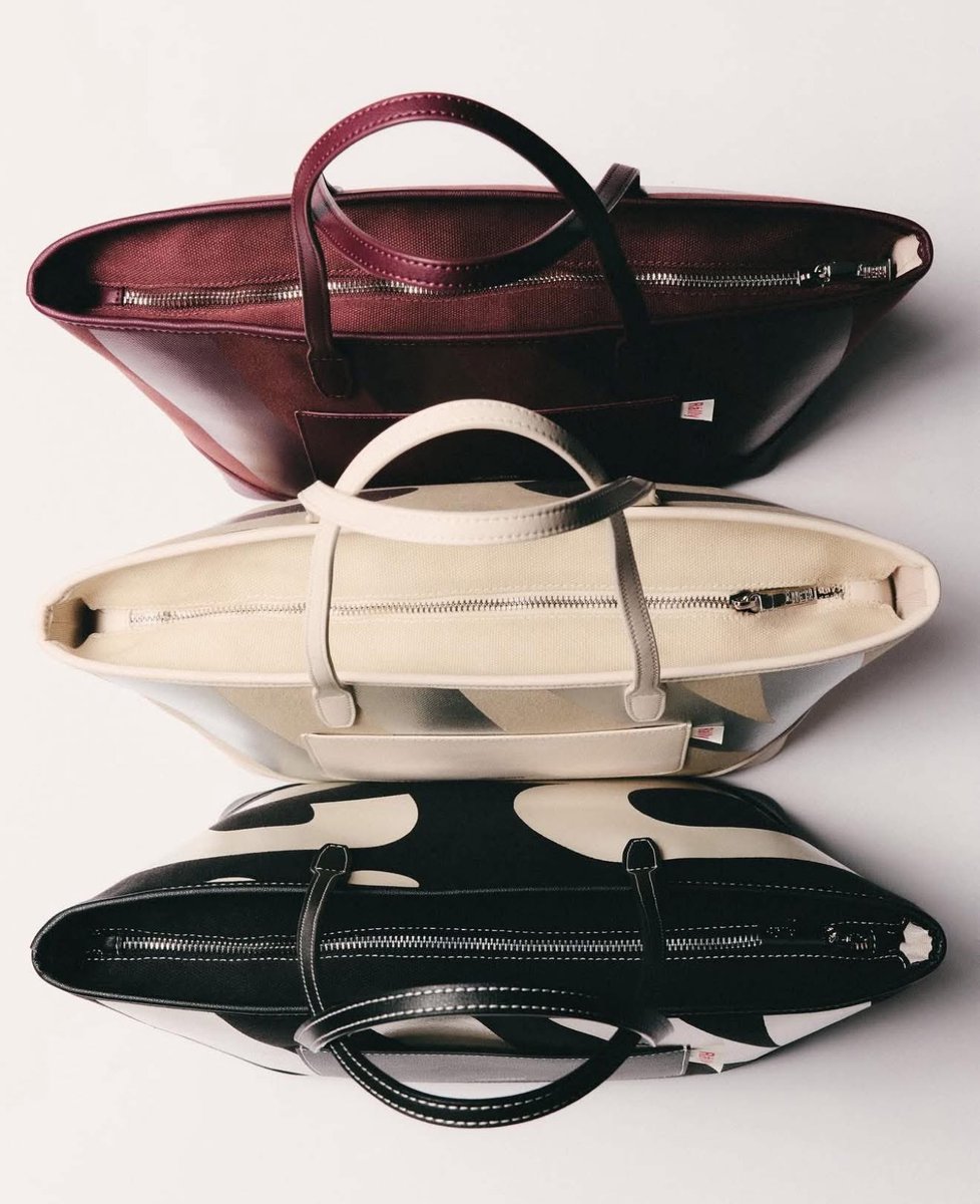 Rallymovementup's tweet photo. Coming Soon !  Rally City Tote ทั้ง3สี ✨
Classic Black , Wine , Mercury

ติดตามการเปิดจำหน่ายเร็วๆนี้ 

𝐑𝐚𝐥𝐥𝐲 𝐌𝐨𝐯𝐞𝐦𝐞𝐧𝐭 📍
🔹 https://t.co/Ai5FxEz41R
🔸 https://t.co/aoUcZawU0M https://t.co/2X4BbiFojV