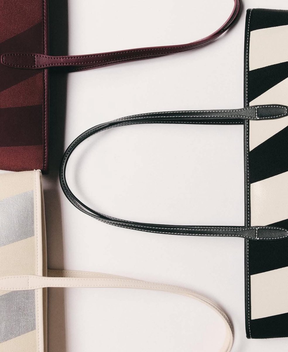 Rallymovementup's tweet photo. Coming Soon !  Rally City Tote ทั้ง3สี ✨
Classic Black , Wine , Mercury

ติดตามการเปิดจำหน่ายเร็วๆนี้ 

𝐑𝐚𝐥𝐥𝐲 𝐌𝐨𝐯𝐞𝐦𝐞𝐧𝐭 📍
🔹 https://t.co/Ai5FxEz41R
🔸 https://t.co/aoUcZawU0M https://t.co/2X4BbiFojV