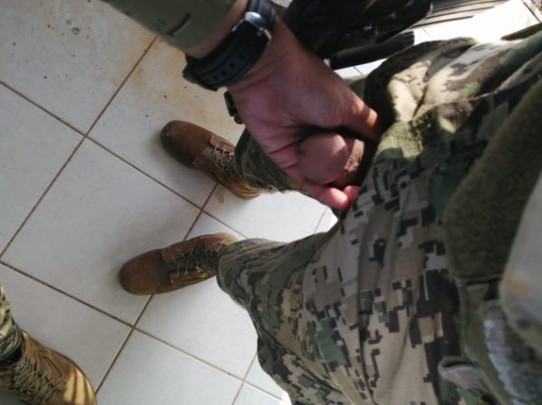 Hotmalemex's tweet photo. RT y subo el video de ellos tres cojiendo 
Únete al mejor grupo de militares GRATIS!! 

https://t.co/rh5pzEAgMi https://t.co/JhViNb2haq