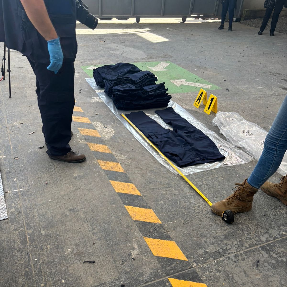 LA CORRUPCIÓN DE LOS UNIFORMES DE GOBERNACIÓN 

Seis diligencias de allanamiento se dieron este 22 de agosto, en busca de irregularidades que se dieron en la adquisición de uniformes para el Ministerio de Gobernación

La Fiscalía contra el Lavado de Dinero u Otros Activos en