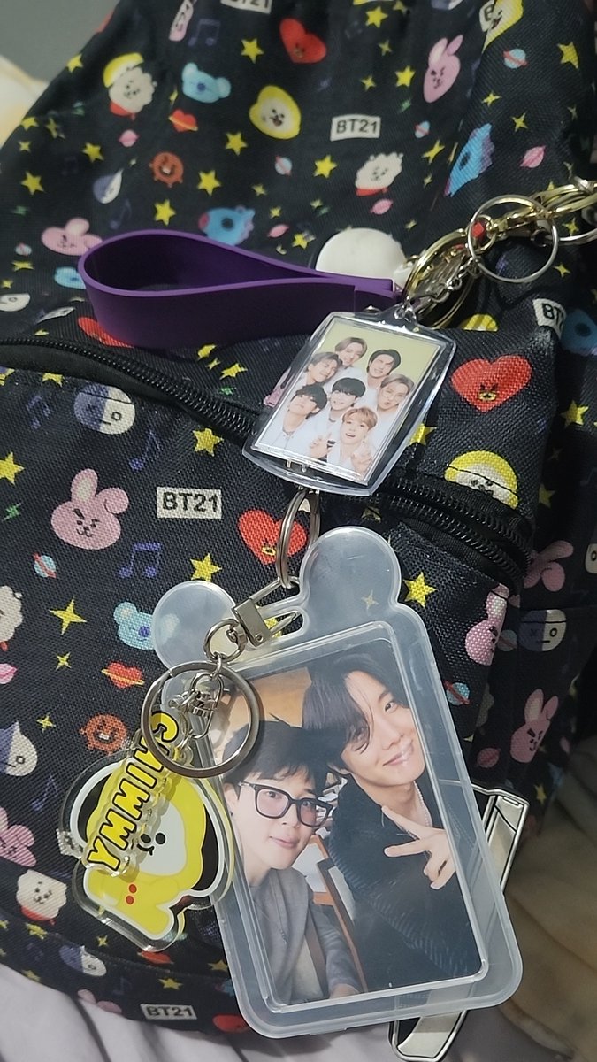 pjfiltergb's tweet image. Simplesmente apaixonada por esse kit da @tinyidolstore fez pra mim, minha mochila fico linda com novos item, obrigada amg fico tudo perfeito 🥺💜