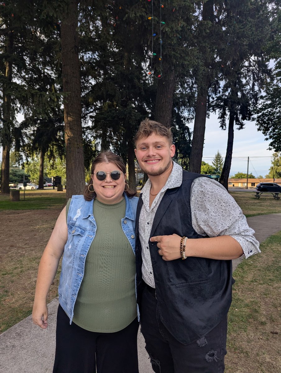 KickMeSirens's tweet photo. I finally got to meet @ZachariahSmith after a 2 year wait. he was finally able to make it up to Oregon to surprise me on the 17th for a surprise 30th Birthday Party! Thank you for making it a Birthday i will never forget Zachariah! You are an incredibly sweet kind hearted Human! https://t.co/bs7AfsmtIF