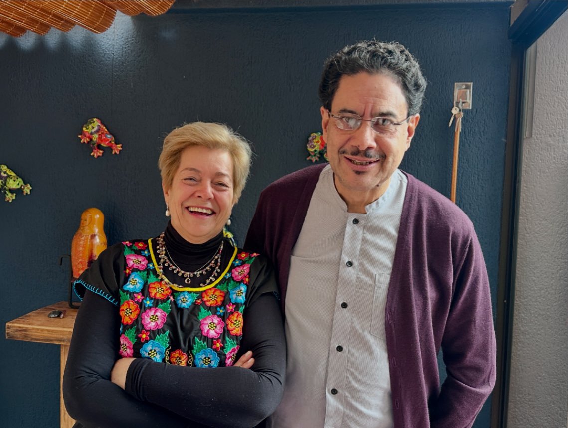 Mi saludo especial a <a href="/IvanCepedaCast/">Iván Cepeda Castro</a> y a <a href="/GloriaRamirezRi/">Gloria Inés Ramírez Ríos</a> por su aspiración presidencial. Estoy segura que serán grandes candidatos que le aportarán al debate político altura, argumentos y sensatez. Colombia merece seguir por la senda del cambio, la paz, la reconciliación y la