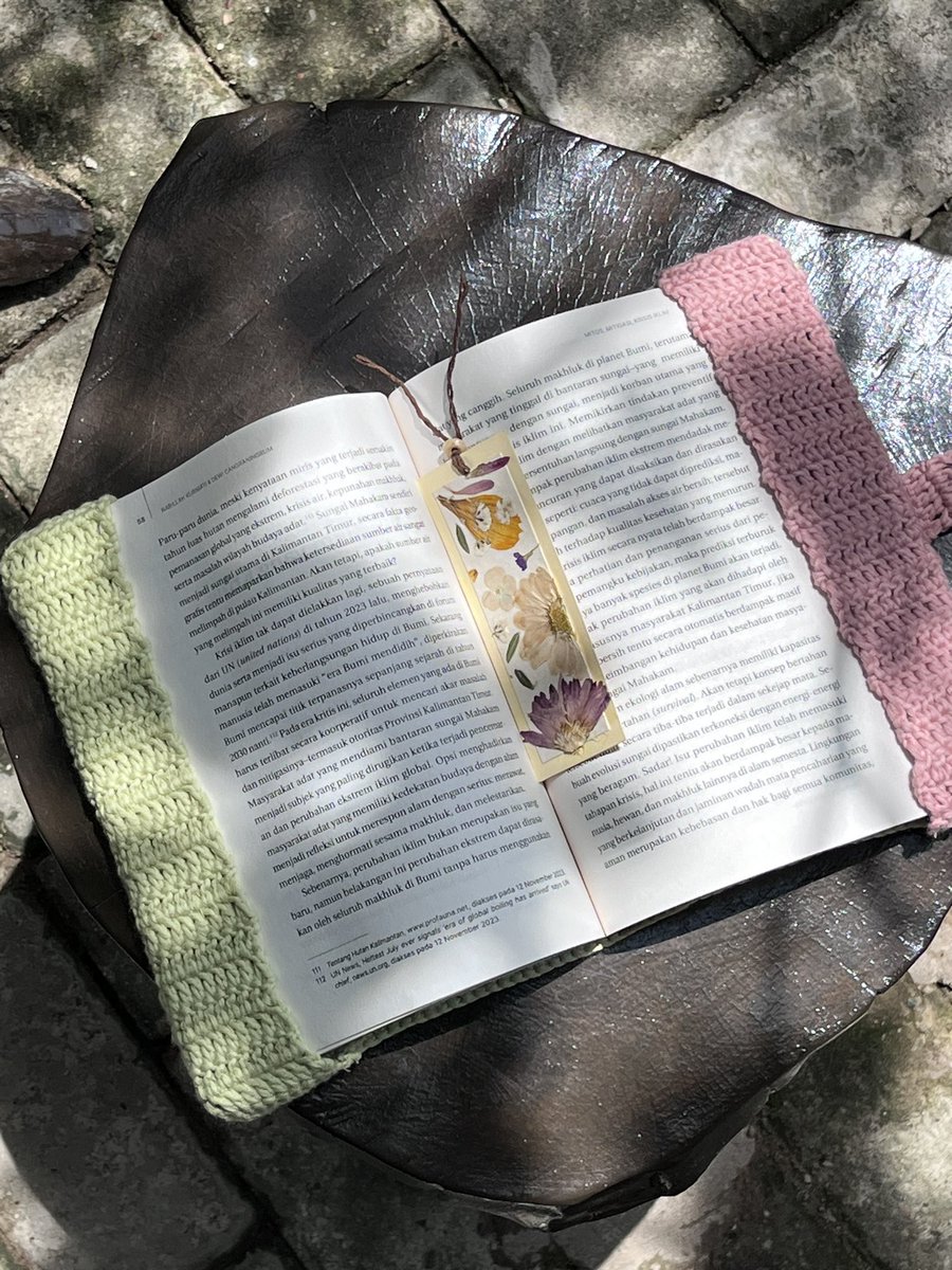 Noul_Studio's tweet photo. Book sleeve 🌸☘️
Btw teman-teman disini apakah ada yang mau mutualan ig rajut?? https://t.co/iLjWHNlFh3