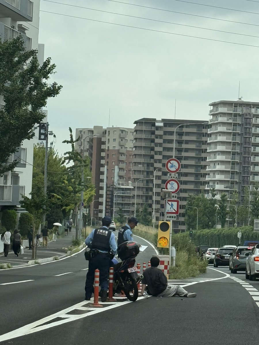 台灣朋友：好塞喔！

我：堵車！