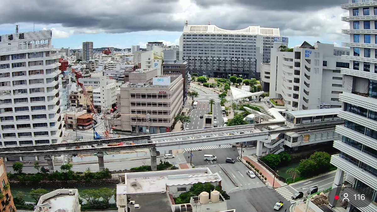 嘘みたいだろ？土曜日の正午なんだぜ、
しかも沖縄で一番交通量が多い場所なんだよ
#沖縄尚学 頑張れ！