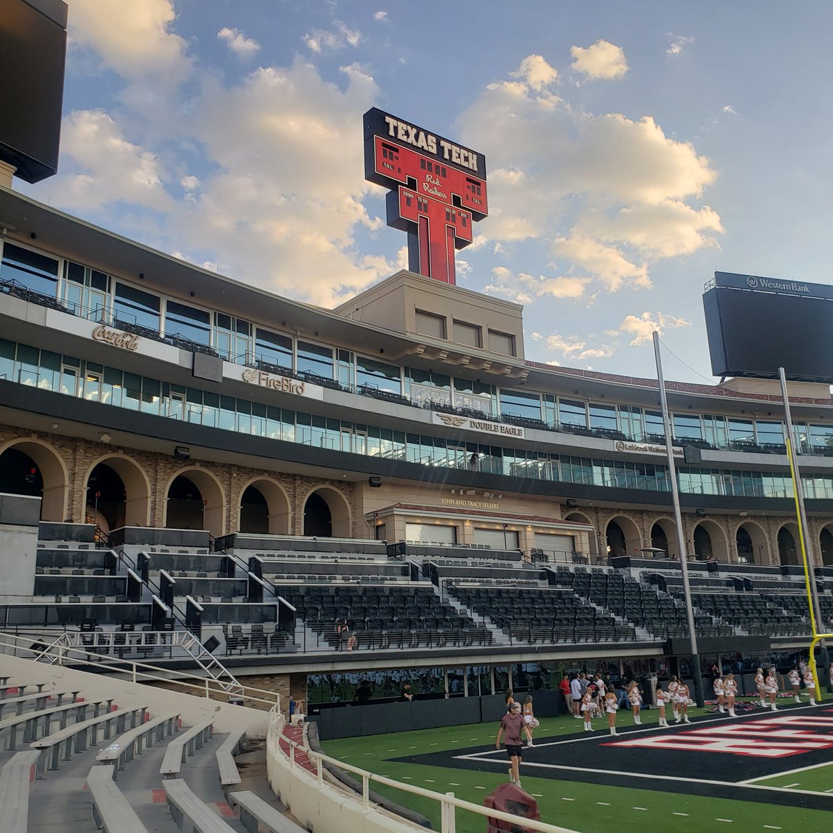 KoehlerBecky's tweet photo. Just a random Friday night in the Jones! #wreckem #alwaysaredraider #redraiderforlife #15to1 https://t.co/qGLKUKfkq4
