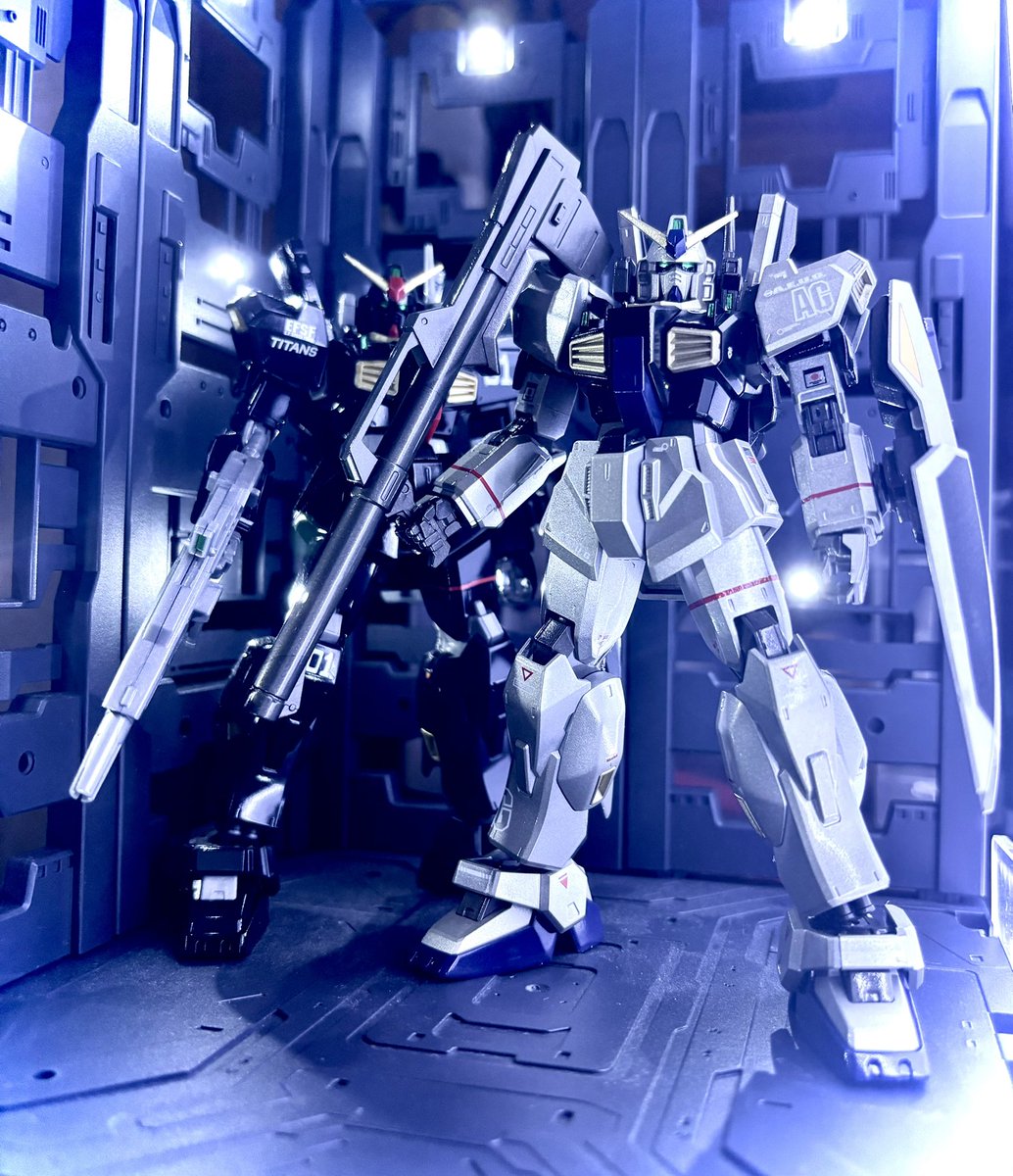 ガンダムベース限定ガンダムマークIIエゥーゴ仕様完成😁外装はシルバーで塗装しました。
ティターンズ仕様と並べると良き🤩
#ガンダム　#ガンプラ　#ガンプラ好きと繋がりたい　#gundam  #gunpla  #プラモデルライフ  #プラモデル　#ガンダムベース限定　#ガンダムマークII
