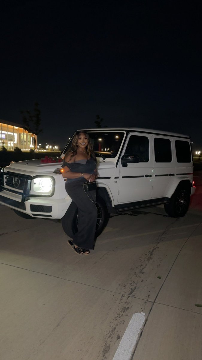 therealhazel___'s tweet photo. I purchased my dream vehicle ❤️ #gwagongirly https://t.co/ugKasn3FvD