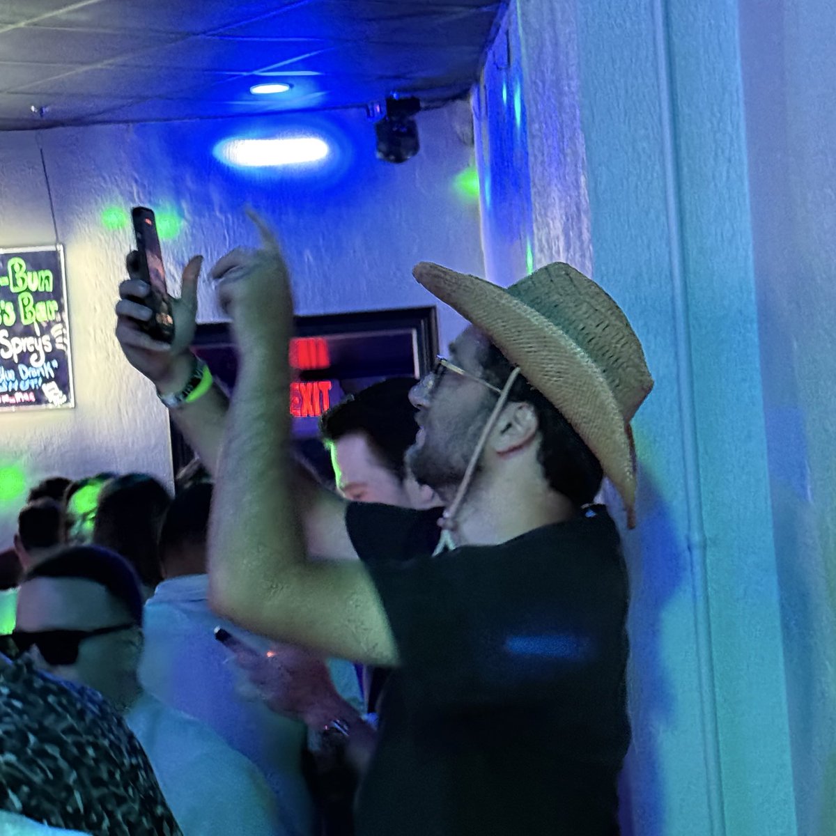 Like watching Michaelangelo paint <a href="/MeekPhill_/">Phill</a> <a href="/stoolbeachhouse/">Barstool Beach House</a>