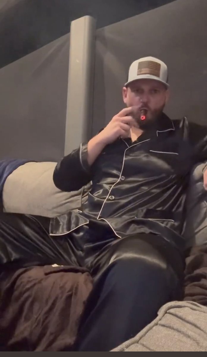 Get busy and buy dad more cigars😈

This is just a reminder where your cash goes 😈

NOW ASK IF YOU CAN BUY THEM. 

#findom 
#master 
#cashmaster