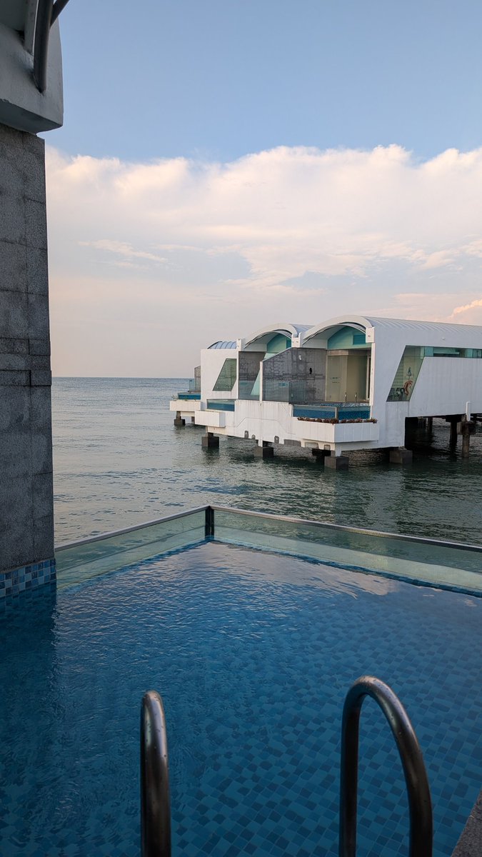 發個照片表示自己還在旅遊😎