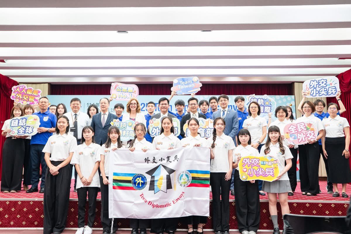 Bon voyage to Taiwan’s young envoys on their journey to the US! May you pursue your dreams with courage and proudly share Taiwan’s voice. We'll always be here as their strongest support.