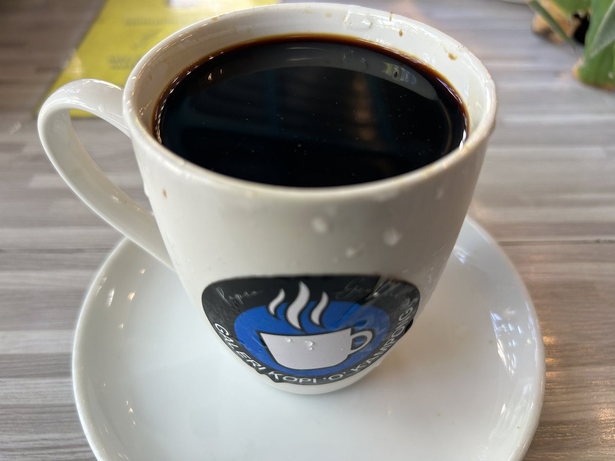 Kopi O Kampong
Hutan Kampung, Alor Setar
Kedah Darul Aman

sarapan awal tadi

kafe kopi di kampung sendiri 

ini kopi o ais RM 7.00

bancuhan kopi kampung yang asli