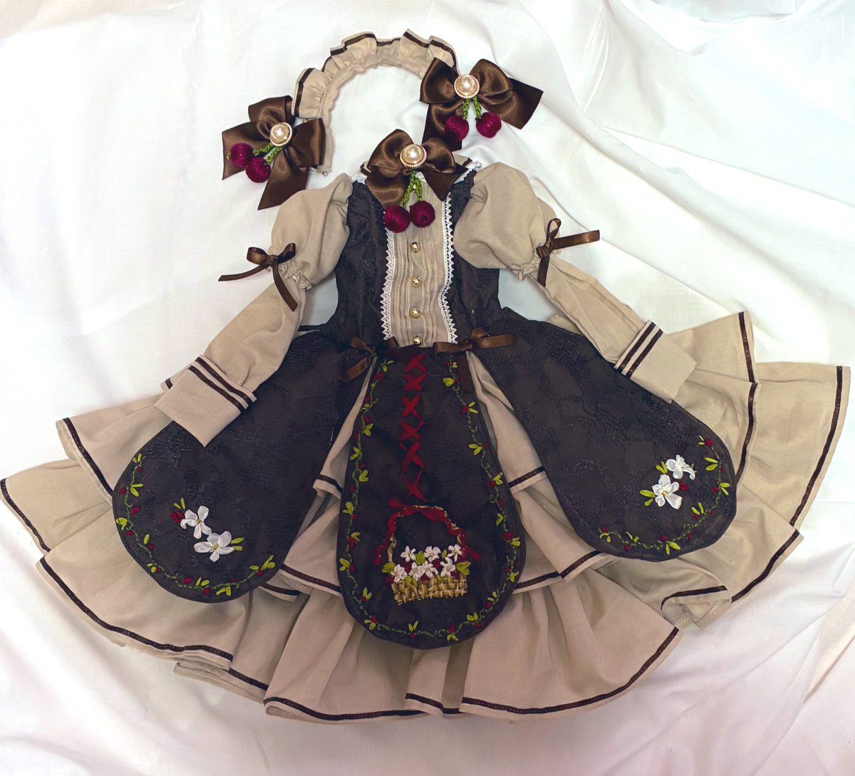 こちらは29日からめちゃ可愛いウィッグとコラボをさせて頂くドレスが完成しました✨
秋色です！なんだか食べたくなります٩(๑´3｀๑)۶

是非出品時はたくさんの方にご覧頂けましたら嬉しいです✨
可愛く撮影をしますー(*´╰╯`๓)♬