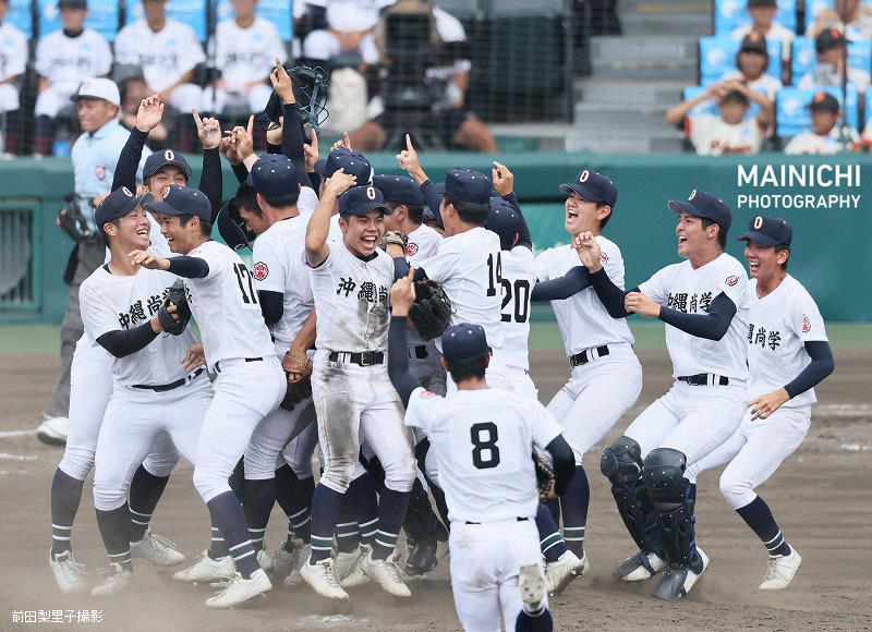 mainichiphoto's tweet image. 夏の甲子園決勝は #沖縄尚学 が #日大三 （西東京）を３―１で破り、初優勝を果たしました。

写真特集⚾mainichi.jp/graphs/2025082…