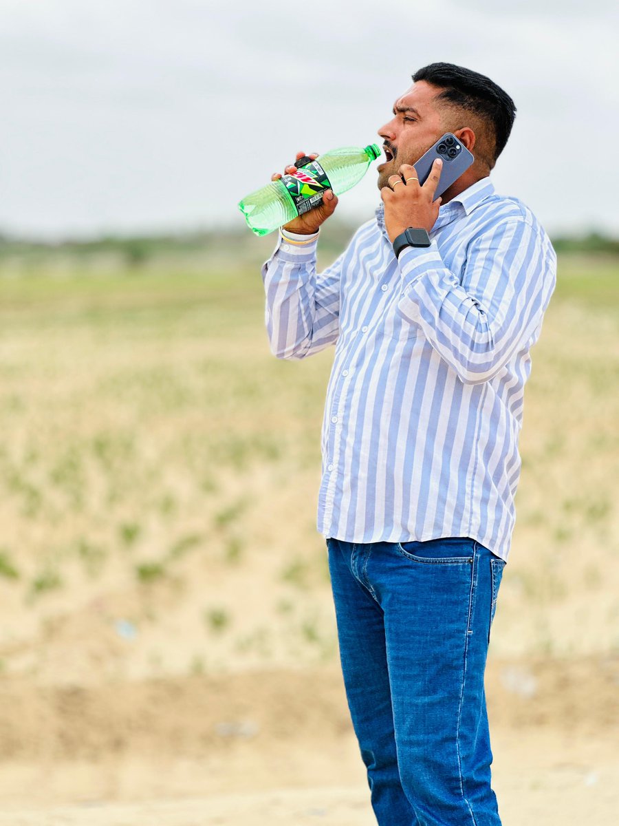 झूठी शान के परिंदे ही ज्यादा फड़फड़ाते है, 
बाज की उड़ान में कभी आवाज नही होती !!