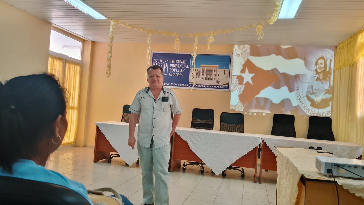 Recibió 
 <a href="/Tribunal_Granma/">Tribunal Provincial Popular Gramma</a> la condición #65Aniversario  de la #FMC. <a href="/milson_pina/">Milson Piña Hidalgo.</a>  Pdte de la sede, felicitó a las #MujeresEnRevolución de todas las estructuras judiciales de Granma, y orgulloso porque el mayor número de su equipo somos #Mujeres con las que #SePuedeMuchoJuntos