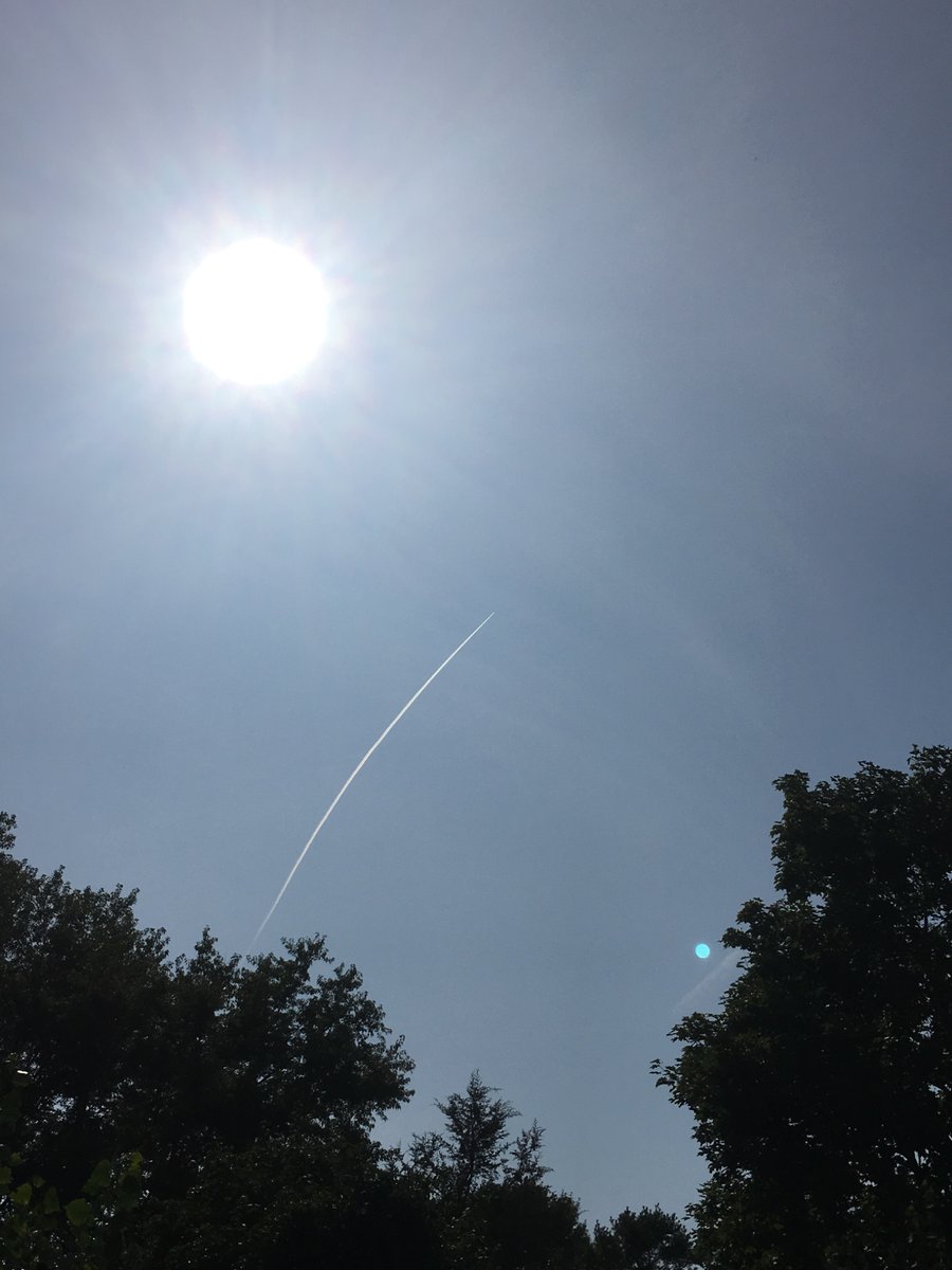 sallysmith1977's tweet photo. @therealmrbench @NickLBelleRiver Well these pilots aren’t fixing the climate for free dontcha know. Why isn’t anyone giving them the credit the deserve? https://t.co/5mWiWSKvR4