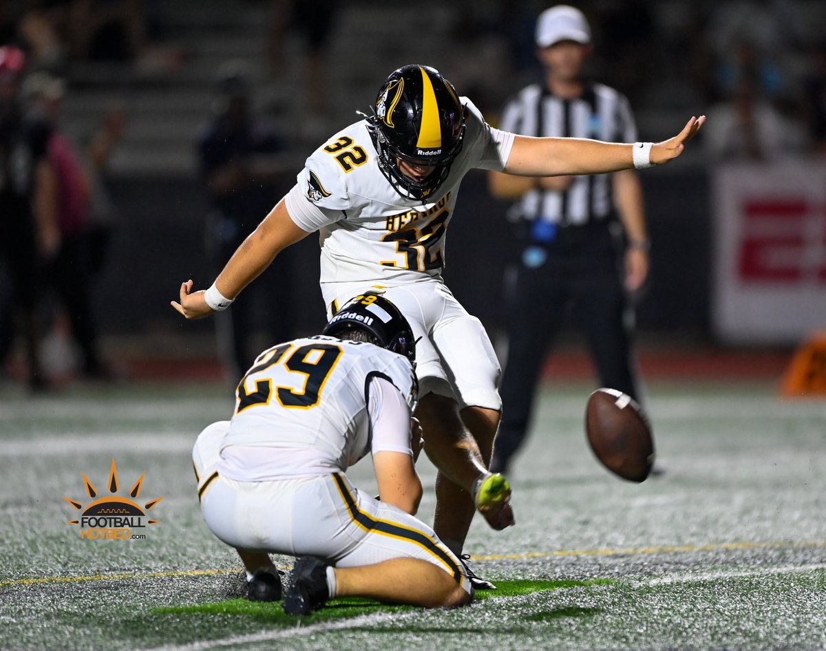 BALL GAME‼️American Heritage 31-28 over St Joseph's Prep coming back from down 28-0 in the second half. Kade Bailey, the senior kicker knocked down a game winning Field Goal. Wow! #hotbedworld <a href="/AH__Athletics/">American Heritage</a>