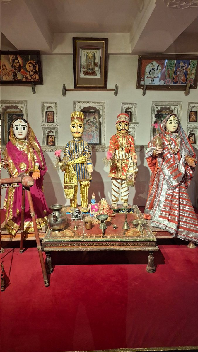 #bharat #Rajasthan #Udaipur 
#tourism

उदयपुर सिटी पैलेस में गणगौर ईशर का कक्ष।
लकड़ी से बनी यह प्रतिमाएं आराध्या ईश्वर के
साथ ही भारत की कला और संस्कृति भी है।
