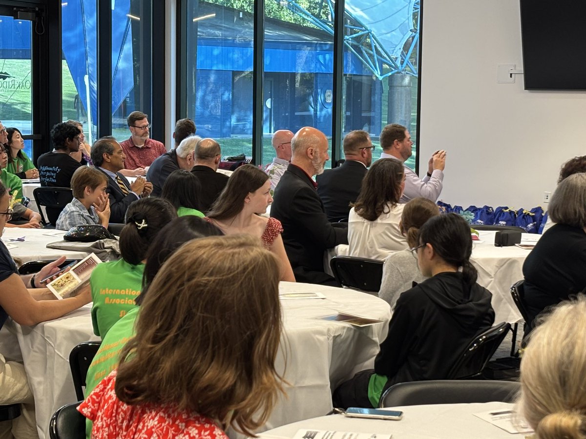 Honored to help welcome our Sister City Exchange visitors from Naka Shi Japan to the City of Oak Ridge this evening. Thanks to all who attended the celebration and all those who volunteered with this terrific program!  🇺🇸🤝 🇯🇵 Thanks to Ray Smith and others for sharing some pics.