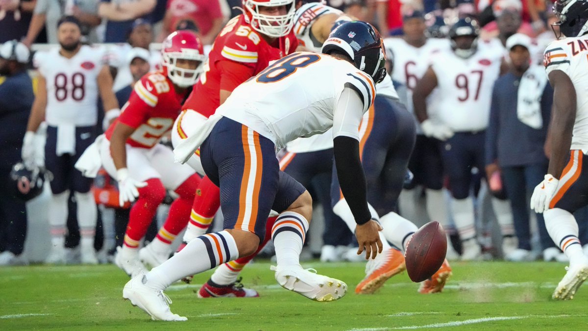 CHGO Bears (@chgo_bears) on Twitter photo Caleb Williams' final preseason action ended much better than how it started.
INSTANT REACTIONS from <a href="/AdamHoge/">Adam Hoge</a>, <a href="/adamjahns/">Adam Jahns</a>, <a href="/thecarm/">Mark Carman</a>, <a href="/patdnorton/">Patrick Norton</a>, <a href="/GBraggsJr23/">Greg Braggs Jr.</a> & <a href="/s_nicholas14/">Stephen Nicholas</a>.
🔗: allchgo.com/growing-pains-… Caleb Williams' final preseason action ended much better than how it started.
INSTANT REACTIONS from <a href="/AdamHoge/">Adam Hoge</a>, <a href="/adamjahns/">Adam Jahns</a>, <a href="/thecarm/">Mark Carman</a>, <a href="/patdnorton/">Patrick Norton</a>, <a href="/GBraggsJr23/">Greg Braggs Jr.</a> & <a href="/s_nicholas14/">Stephen Nicholas</a>.
🔗: allchgo.com/growing-pains-…