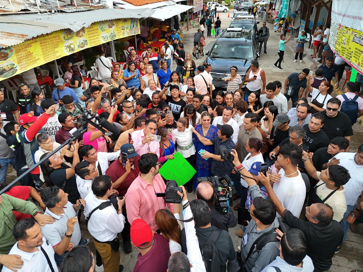 Claudiashein's tweet photo. Junto con trabajadores, iniciamos la construcción de 20 kilómetros de Senderos para Mujeres Libres y Seguras, que forman parte del programa Acapulco se transforma contigo, para recuperar el espacio público en beneficio de habitantes y visitantes de la costa. https://t.co/2FAsmjUXzW