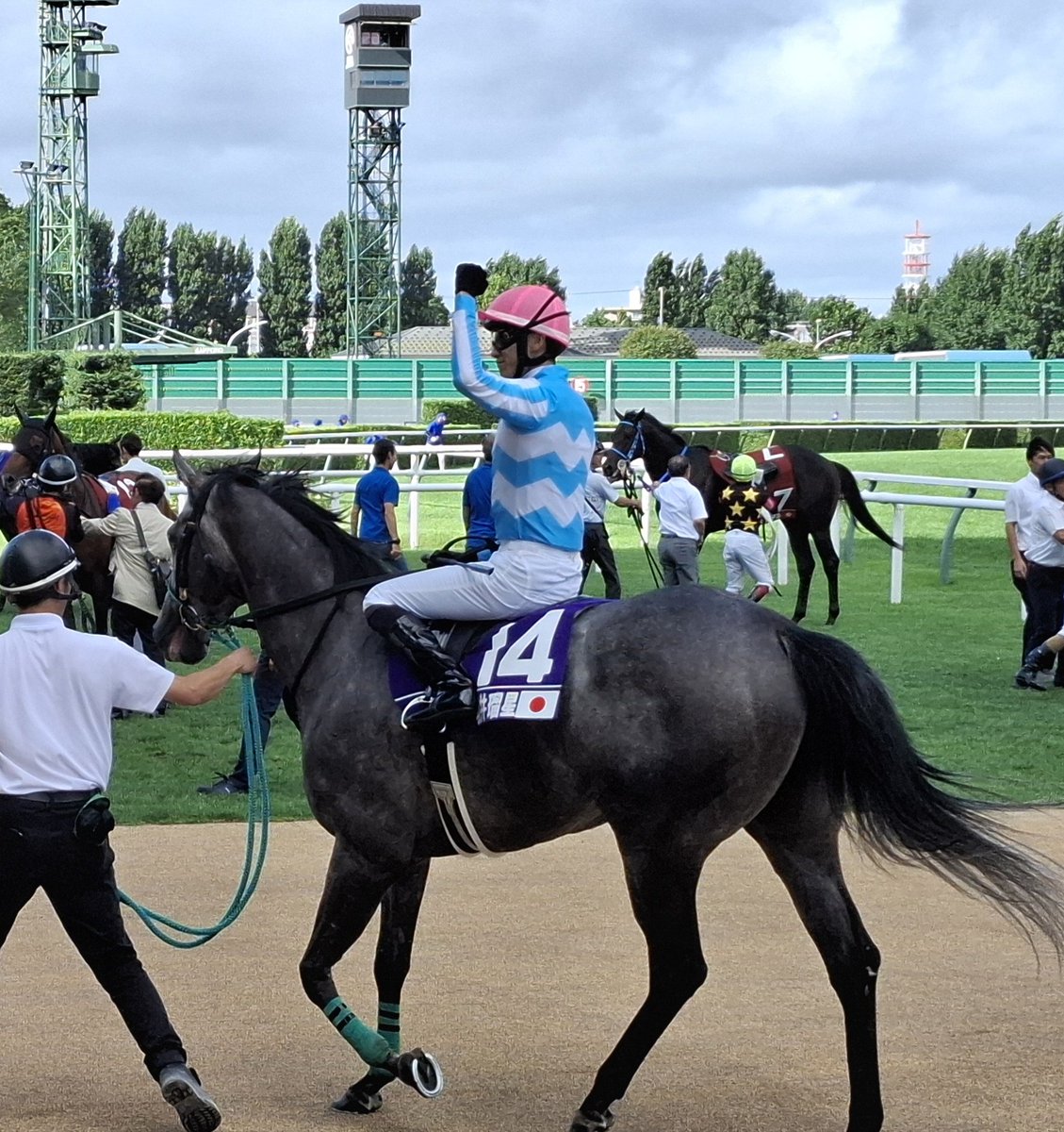 hane3uma2horse1's tweet image. 坂井瑠星騎手ガッツポーズ
#札幌競馬場
#WASJ
#ハートホイップ
#坂井瑠星 騎手