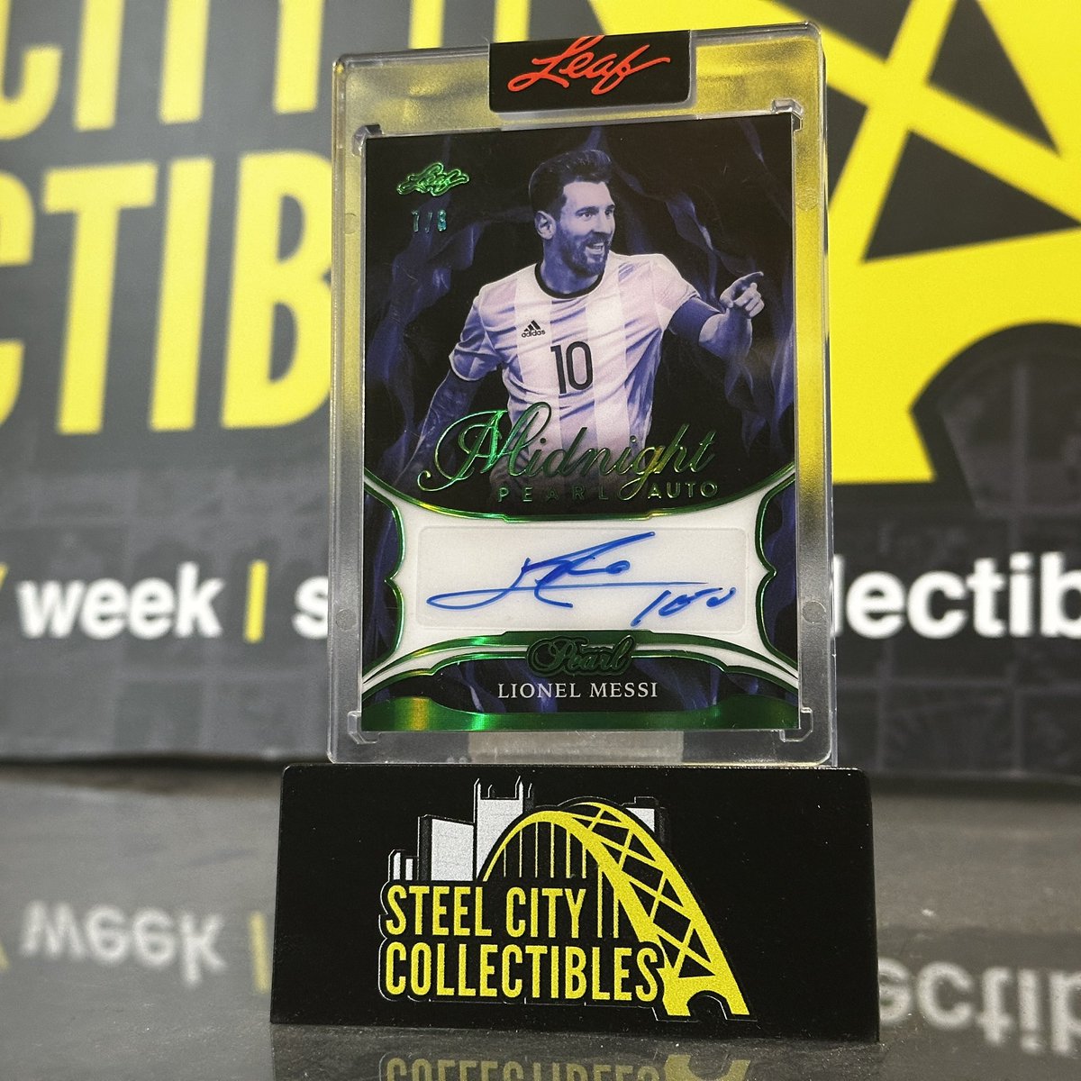 Live Breaks at Steel City Collectibles (@scclivebreaks) on Twitter photo Is he the 🐐?
One thing for certain, he is the #HitOfTheNight!
From <a href="/Leaf_Cards/">Leaf Trading Cards</a> Pearl, Lionel Messi Midnight Autograph /8! Is he the 🐐?
One thing for certain, he is the #HitOfTheNight!
From <a href="/Leaf_Cards/">Leaf Trading Cards</a> Pearl, Lionel Messi Midnight Autograph /8!