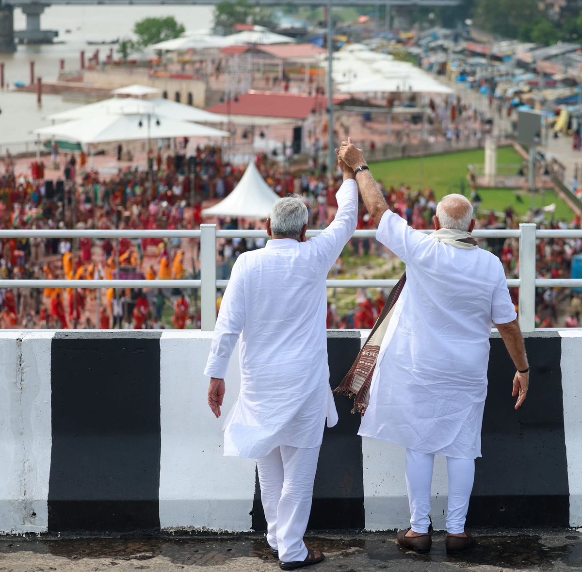nishichandra71's tweet photo. बिहार के बेगूसराय ज़िले में स्थित सिमरिया घाट आस्था का एक प्रमुख केंद्र है। यहाँ पर पहले कई घंटों तक जाम लगा रहता था और भारी वाहन भी नहीं गुजरते थे, जिसके कारण पटना से यहाँ आने-जाने के लिए लोग ट्रेन का इंतज़ार किया करते थे। 
बहुत-बहुत धन्यवाद।
#Bihar #OntaSimariaBridge #Begusarai https://t.co/yWzJrNW30M