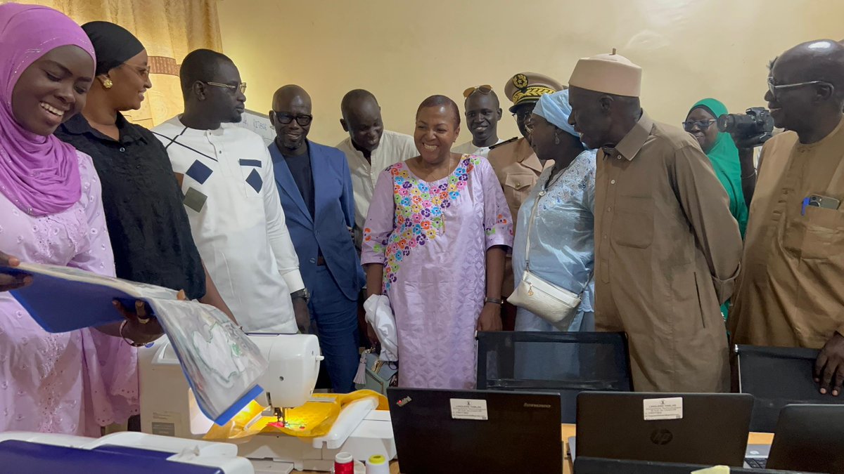 Linguère Fablab est présente à #Foundiougne dans le cadre d’une formation en #BroderieNumérique . Nous avons eu la visite de Mme le Gouverneur de #Fatick , Mme la Ministre, représentante personnelle du chef de l’État auprès de <a href="/OIFrancophonie/">La Francophonie</a>  ainsi que le Préfet de #Foundiougne.