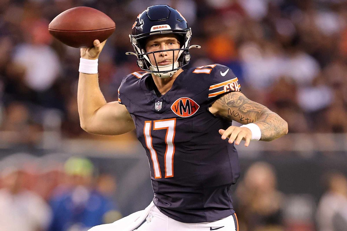 On Wednesday, Tyson Bagent signed a two-year, $10 million extension with the #Bears.

On Friday, he led them to an 18-point comeback with three touchdowns in the final preseason game of the year.

Helluva week for Bagent.