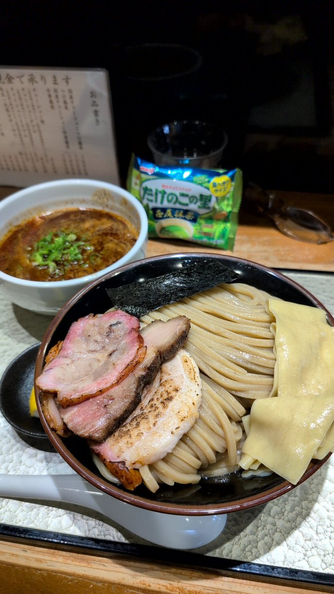 中華蕎麦ひら井
麻辣つけ蕎麦5辛🥩メンマ

昨日少し頂いた幅広ビロ²麺が乗ってました😆あざます🙏ふわもち食感が最高でした😋
麻辣5辛は🌶️は平気だけど⚡️がビビっと来るので辛党じゃないとオススメできません🤭甘味ある担々麺より辛めです😊お気をつけ下さい😁
あ、俺は好きだけどね🥰
Goldさん多謝👋