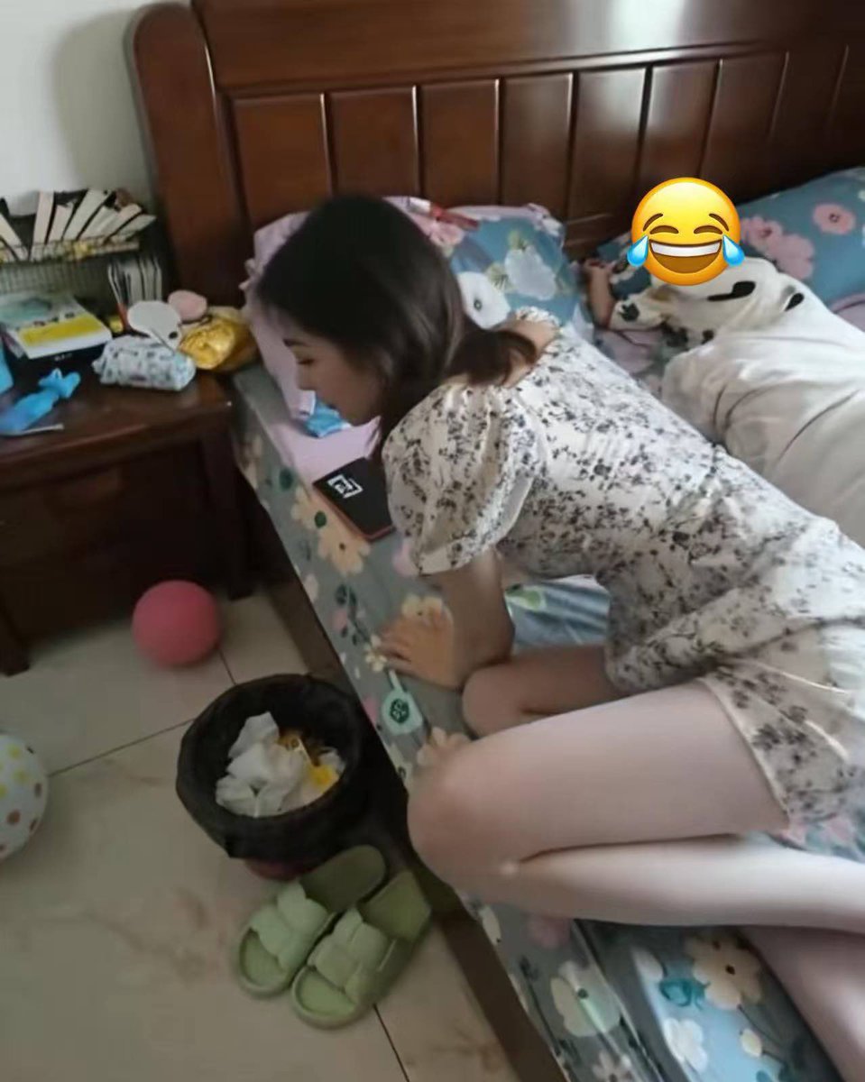 #绿帽 #人妻 #扫街 

上海黄浦区 南京 东路街道兼职宝妈，这个妹胆子大，直接带客就在出租屋做服务，3张在上海算便宜的，不过要熟人介绍单才接（可以联系我主页要信息）
相对来说是比较安全的，不过有点遗憾的是洞有一点点松，应该是生完娃还没恢复过来的。#站街